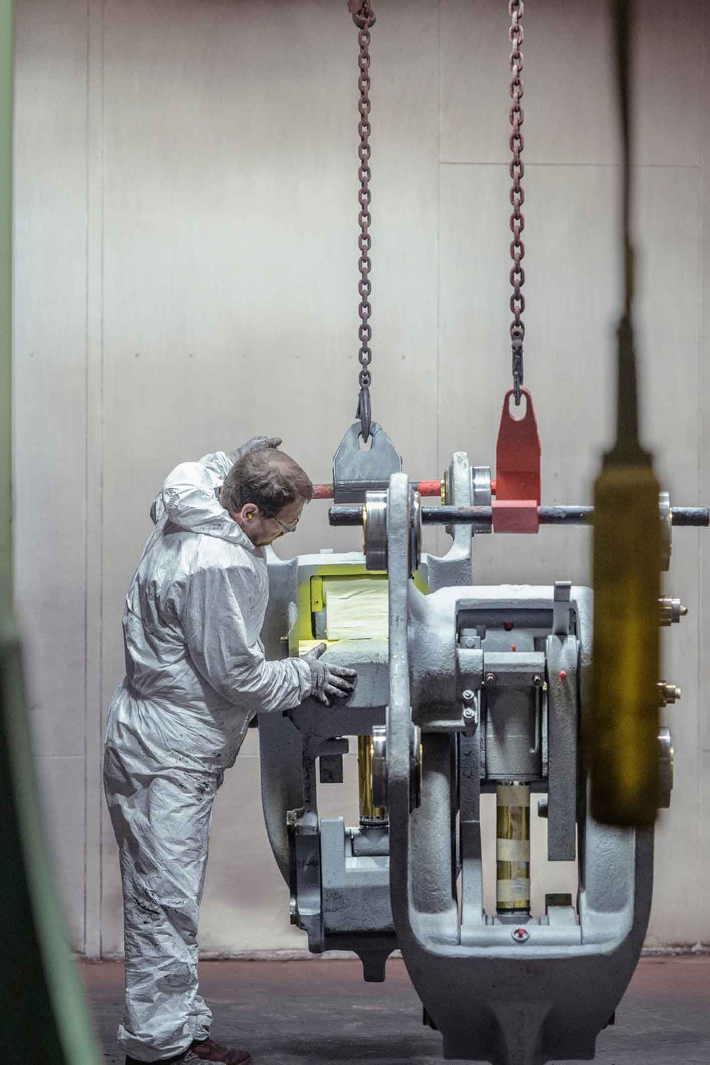 Sandblasting for machinery and equipment